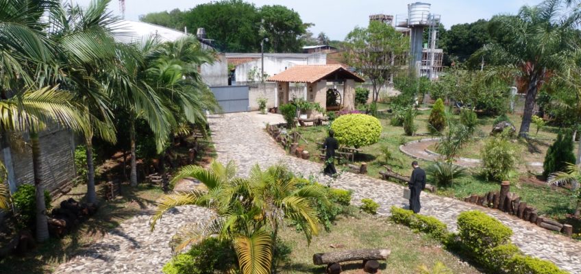 Ślady pod Krzyżem Południa – Zbawienna woda?