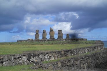 Ślady pod Krzyżem Południa – Gigantyczny Moai