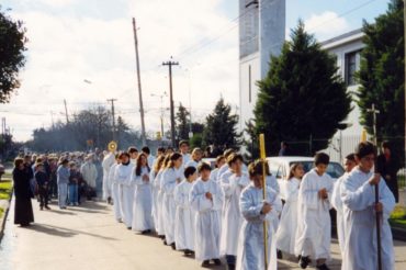 Ślady pod Krzyżem Południa. Przyślij nam księdza
