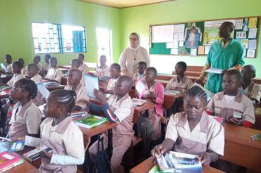 Rozpoczęcie nowego roku szkolnego w Nguelemendouka