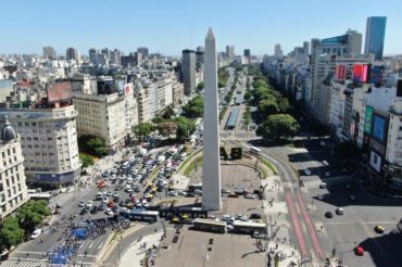 Ślady pod Krzyżem Południa.  SPOJRZENIE NA STOLICĘ Z „KOŃCA ŚWIATA”