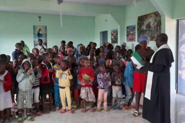 Poświęcenie oratorium na misji w Kikaikelaki w Kamerunie