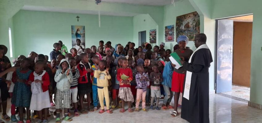 Poświęcenie oratorium na misji w Kikaikelaki w Kamerunie