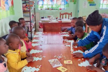 Przygotowanie do Świąt, Kikaikelaki, Balengou. Adwent w Kamerunie