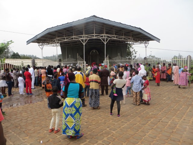 Inauguracja Groty Matki Bożej w Kamerunie na misji Balengou.